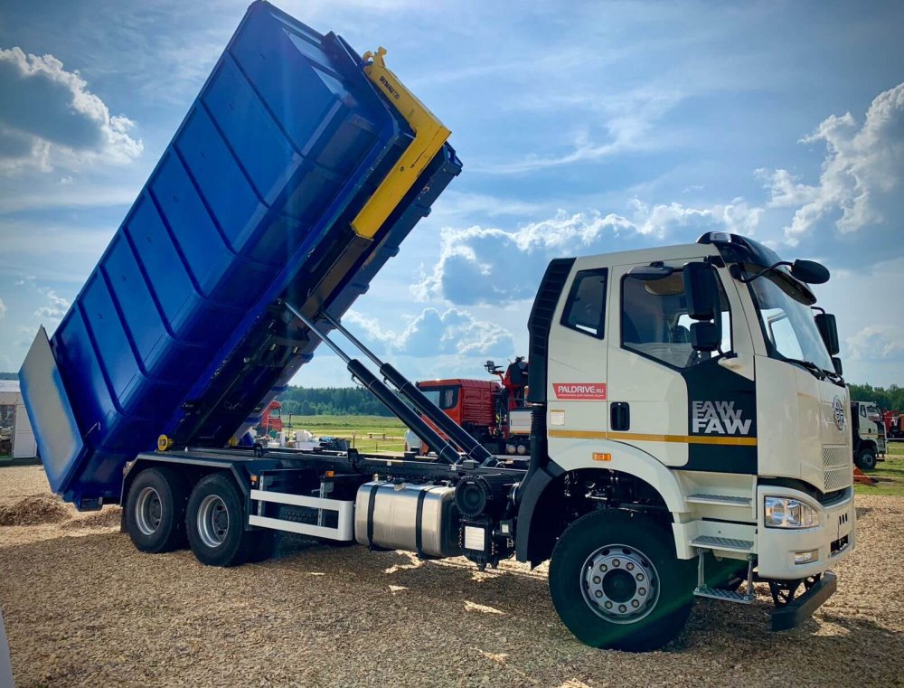 FAW CA3250 (6x4) с крюковым погрузчиком ВК Т20-6000